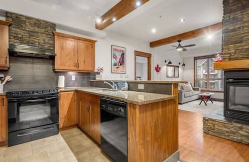 East Kootenay Apartment | Red Maple Retreat | Hot Tub | Pool | Gas Fireplace