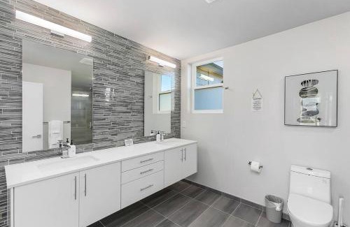 Leschi Apartment | Red Maple Retreat in Leschi