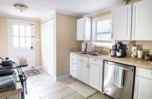 Redmont Park House | Red Mountain Retreat - 3BR/Large Deck/Families