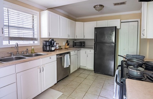 Redmont Park House | Red Mountain Retreat - 3BR/Large Deck/Families