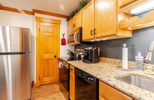 Park City Apartment | Red Pine Mountain Retreat steps from the Cabriolet