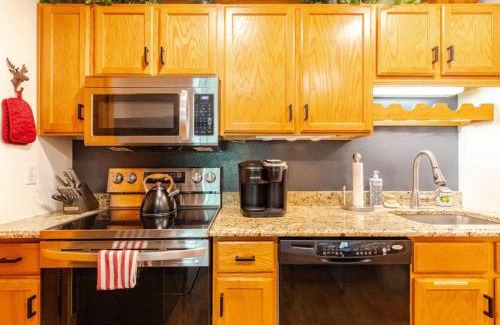 Park City Apartment | Red Pine Mountain Retreat steps from the Cabriolet