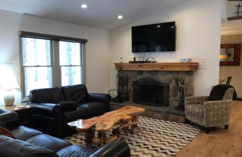 Thompsonville House | Red Pine Retreat