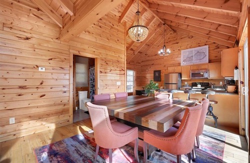 Primrose Cabin | Red River Gorge Cabin with Hot Tub~AMAZING VIEW~Pool Table~Perfect for groups