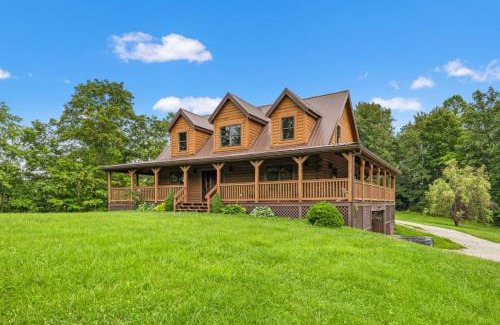 Rogers House | Red River Gorge Family Cabin with Hot Tub