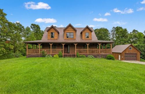 Rogers House | Red River Gorge Family Cabin with Hot Tub