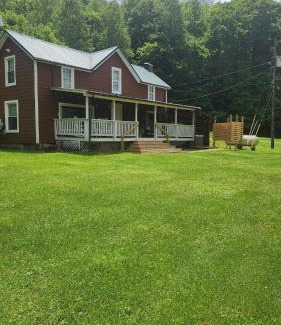 Stanton House | Red River Gorge Farmhouse 50 Acres
