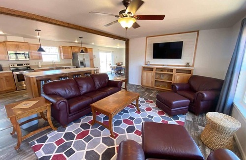 Kanab House | Red Rock Family Escape | 3BR close to Zion!