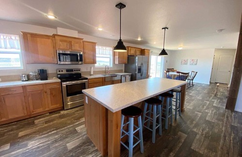 Kanab House | Red Rock Family Escape | 3BR close to Zion!