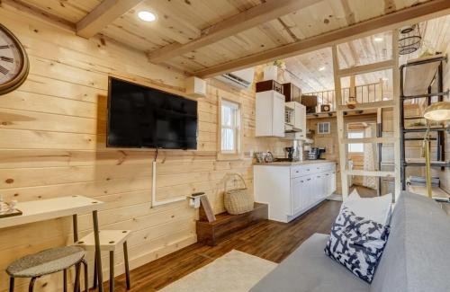 Colorado Springs House | Red Rock Roost - Posh King Studio Hiking Trails