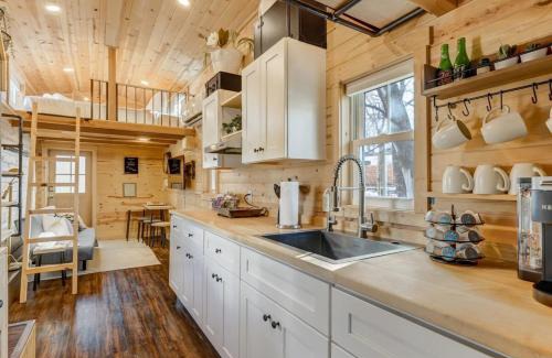 Colorado Springs House | Red Rock Roost - Posh King Studio Hiking Trails