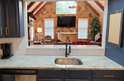Albrightsville House | Red Rock Run - Lux 6 BR Secluded Hot Tub & Linens