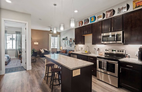 Golden Condo | Red Rocks Retreat | Minutes to Shows, Hikes, Shops