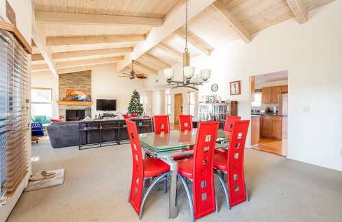 Oak Creek House | Red rocks view on golf course.🐾Pet friendly. Discounts winter available