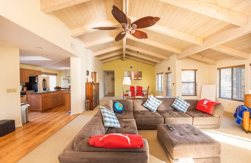 Oak Creek House | Red rocks view on golf course.🐾Pet friendly. Discounts winter available