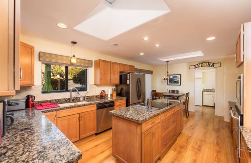 Oak Creek House | Red rocks view on golf course.🐾Pet friendly. Discounts winter available