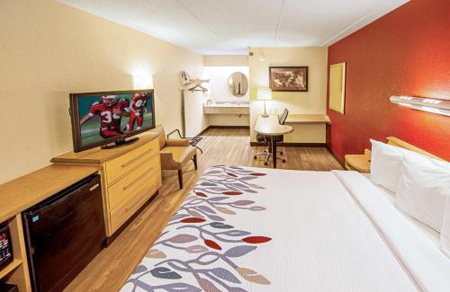 Newtonville Hotel | Red Roof Inn Albany Airport