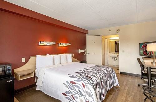 Newtonville Hotel | Red Roof Inn Albany Airport
