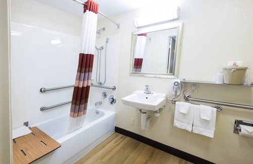 Newtonville Hotel | Red Roof Inn Albany Airport