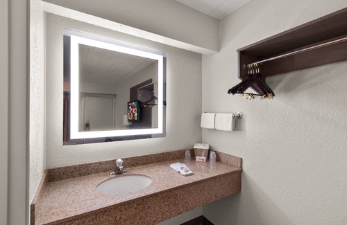 Johnson City Hotel | Red Roof Inn Binghamton - Johnson City