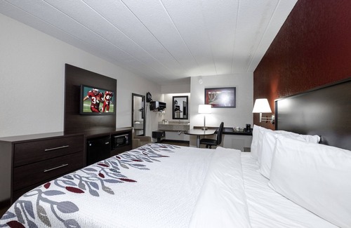 Bloomington Hotel | Red Roof Inn Bloomington - Normal/University