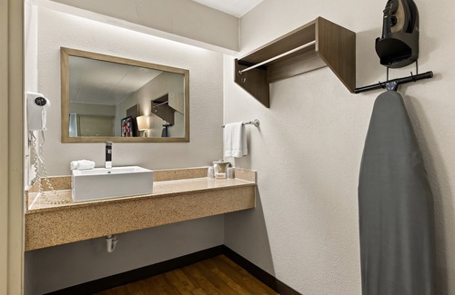 Independence Hotel | Red Roof Inn Cleveland - Independence