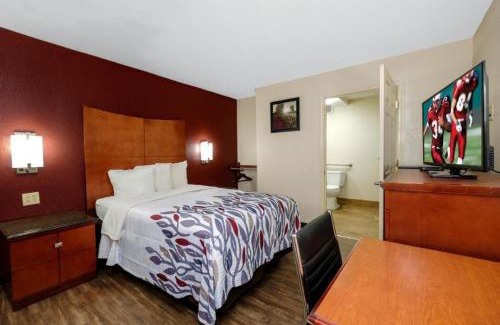 Columbus Hotel | Red Roof Inn Columbus, MS