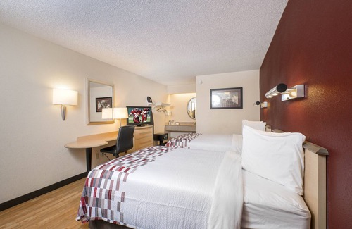Roseville Hotel | Red Roof Inn Detroit - Roseville/St Clair Shores
