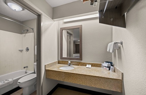Madison Heights Hotel | Red Roof Inn Detroit - Royal Oak/Madison Heights