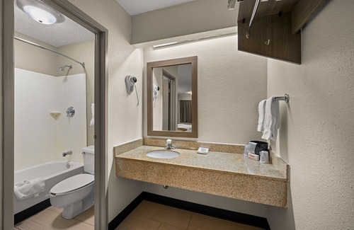Madison Heights Hotel | Red Roof Inn Detroit - Royal Oak/Madison Heights