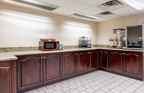 Cape Fear Hotel | Red Roof Inn Fayetteville I-95