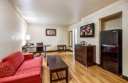 North Shore Hotel | Red Roof Inn Houston East – I-10