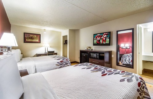 North Shore Hotel | Red Roof Inn Houston East – I-10