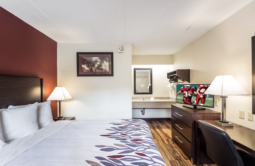 Oak Creek Hotel | Red Roof Inn Milwaukee – Airport/Oak Creek