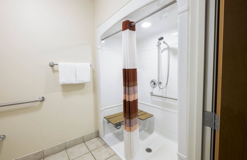 Saugus Hotel | Red Roof Inn PLUS+ Boston - Logan