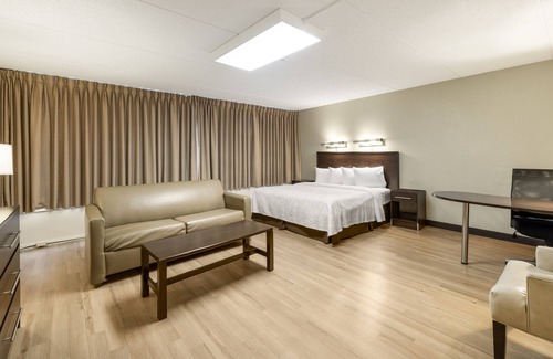Woburn Hotel | Red Roof Inn PLUS+ Boston - Woburn/Burlington