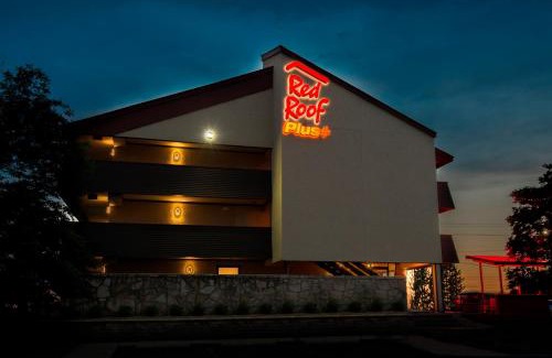 Naperville Hotel | Red Roof Inn PLUS+ Chicago - Naperville