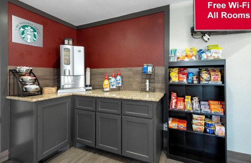 Huntsville Hotel | Red Roof Inn PLUS+ Huntsville