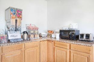 West Glens Falls Hotel | Red Roof Inn Queensbury