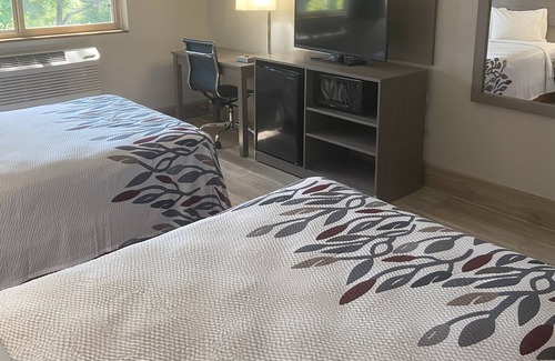 West Glens Falls Hotel | Red Roof Inn Queensbury