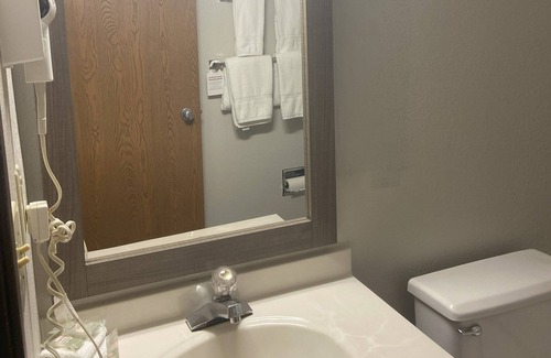 West Glens Falls Hotel | Red Roof Inn Queensbury