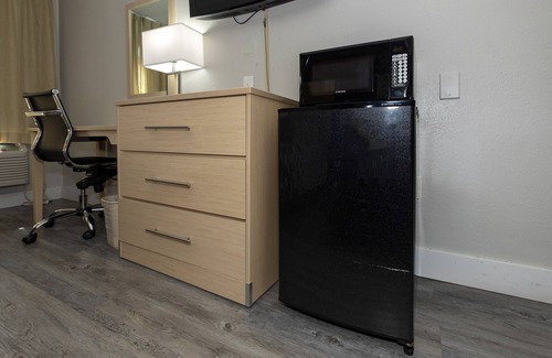 Crabtree Hotel | Red Roof Inn Raleigh - North-Crabtree Mall/Lenovo Center