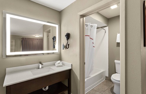 Downtown Hotel | Red Roof Inn Redding