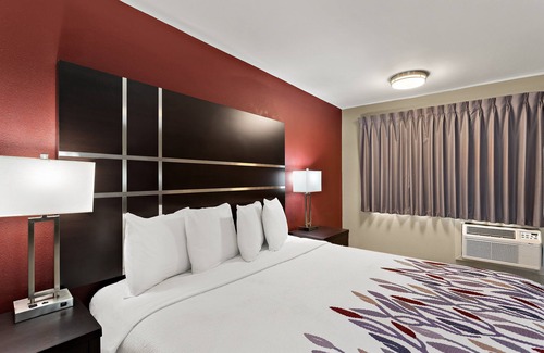 Downtown Hotel | Red Roof Inn Redding