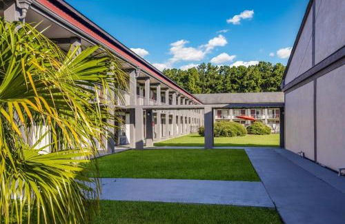 Richmond Hill Hotel | Red Roof Inn Savannah - Richmond Hill I-95