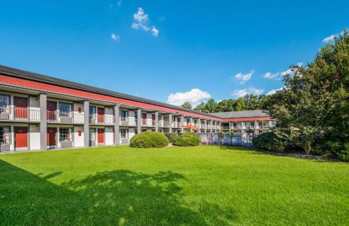 Richmond Hill Hotel | Red Roof Inn Savannah - Richmond Hill I-95