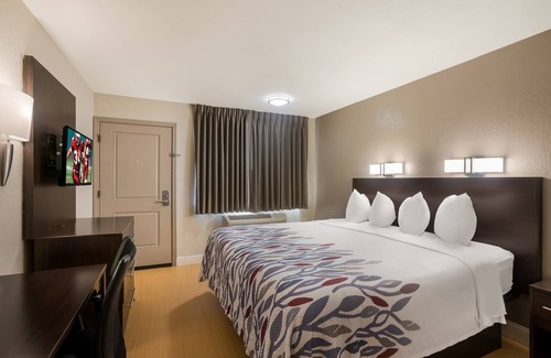 Stockton Hotel | Red Roof Inn Stockton