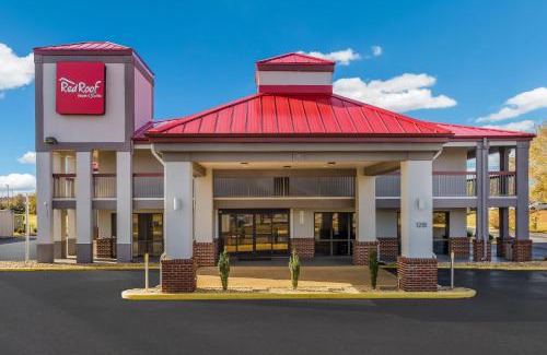 Athens Hotel | Red Roof Inn & Suites Athens, AL