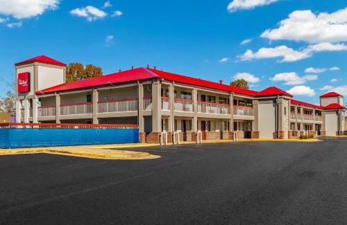 Athens Hotel | Red Roof Inn & Suites Athens, AL