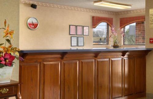 Cleveland Hotel | Red Roof Inn & Suites Cleveland, TN